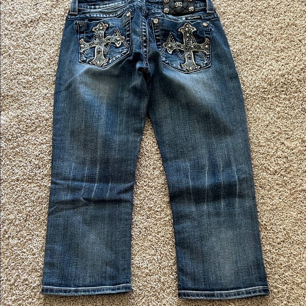 Miss Me⚜️Medium Blue Cropped Capri Jeans💙Cross Embellishment JP5490P Size 29 - Picture 7 of 14